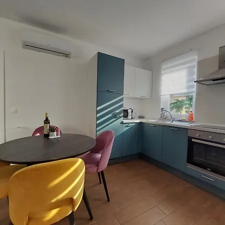 Apartment Prejac By The Malinska